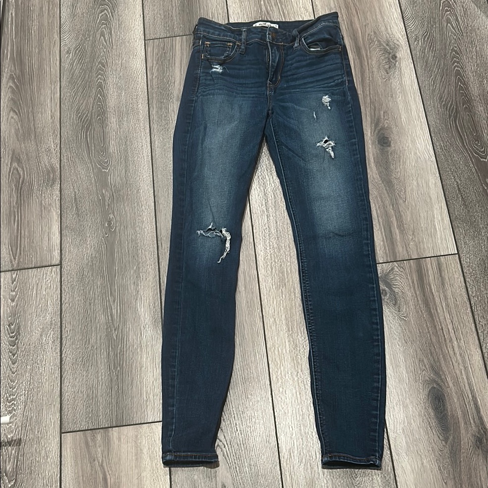 Hollister Women’s Distressed Blue Jeans Size 25 L31
